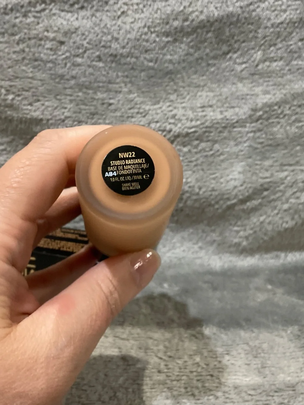 MAC studio radiance foundation NW22 NEW